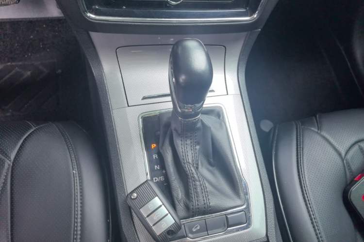 Used Roewe RX5 2020 20T Automatic 4G Connected Million Edition Gear Lever