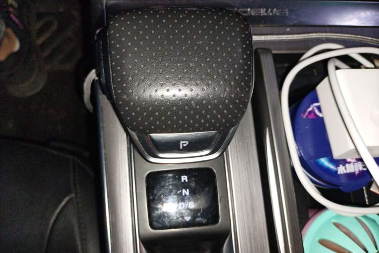Used Roewe RX5 2020 PLUS 300TGI Automatic Ali New Year Special Edition Gear Lever