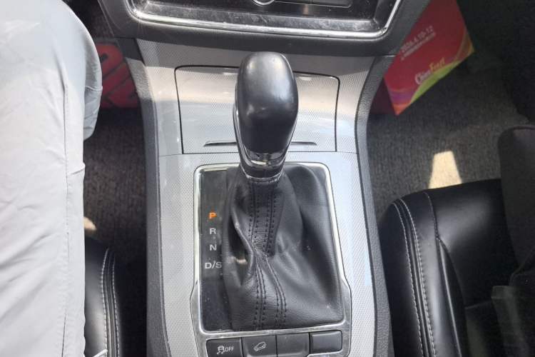 Used Roewe RX5 2020 20T Automatic 4G Connect Excellence Edition Gear Lever