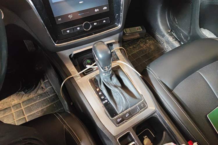 Used Roewe RX5 2020 20T Automatic 4G Connected Million Edition Gear Lever