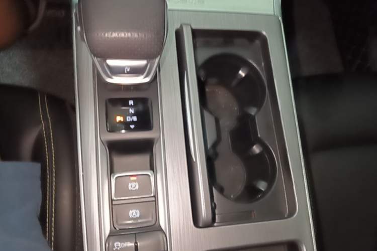 Used Roewe RX5 2020 PLUS 300TGI Automatic Ali New Year Special Edition Gear Lever