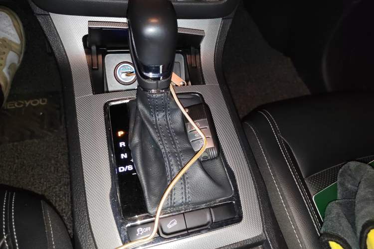 Used Roewe RX5 2020 20T Automatic 4G Connected Million Edition Gear Lever