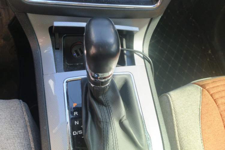 Used Roewe RX5 2020 20T Automatic 4G Connect Excellence Edition Gear Lever