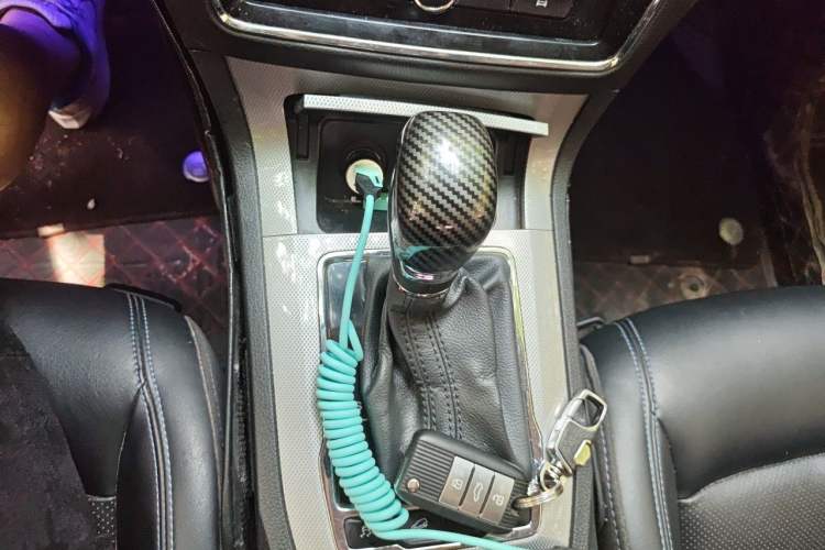 Used Roewe RX5 2020 20T Automatic 4G Connected Million Edition Gear Lever