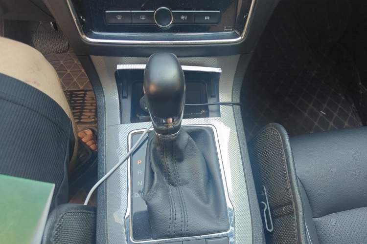 Used Roewe RX5 2020 20T Automatic 4G Connected Million Edition Gear Lever