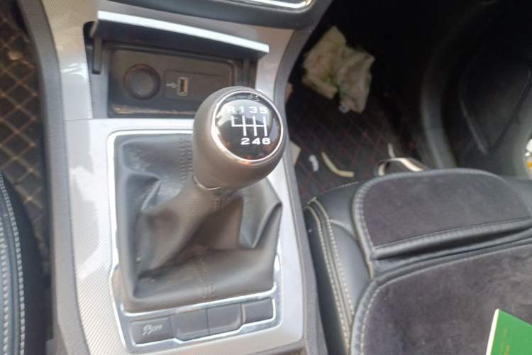 Used Roewe RX5 2020 20T Manual 4G Connect Million Edition Gear Lever