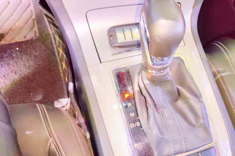 Used Roewe RX5 2020 20T Automatic 4G Connected Million Edition Gear Lever