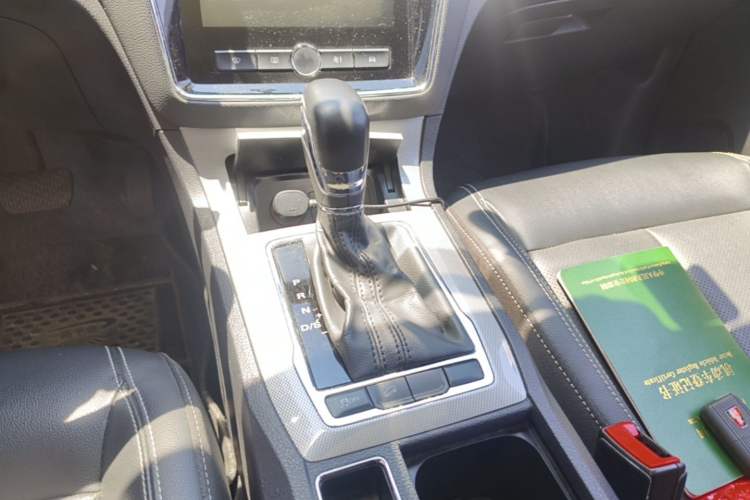 Used Roewe RX5 2020 20T Automatic 4G Connected Million Edition Gear Lever