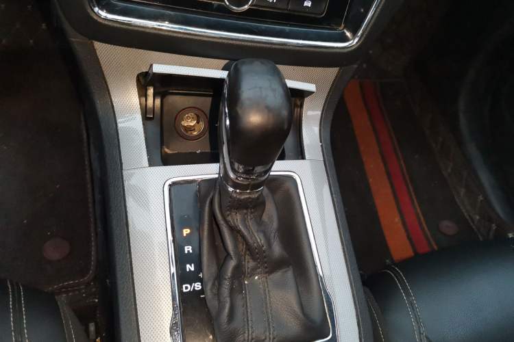 Used Roewe RX5 2020 20T Automatic 4G Connect Superior Flagship Edition Gear Lever