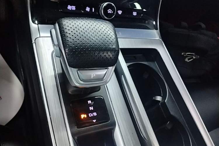 Used Roewe RX5 2020 PLUS 300TGI Automatic Ali National Trend Flagship Edition Gear Lever