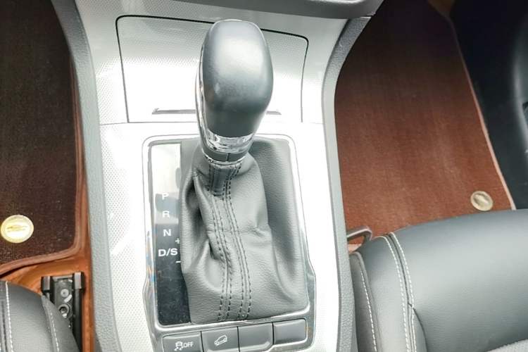 Used Roewe RX5 2020 20T Automatic 4G Connect Superior Flagship Edition Gear Lever
