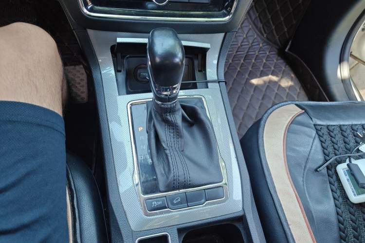 Used Roewe RX5 2020 20T Automatic 4G Connect Superior Flagship Edition Gear Lever