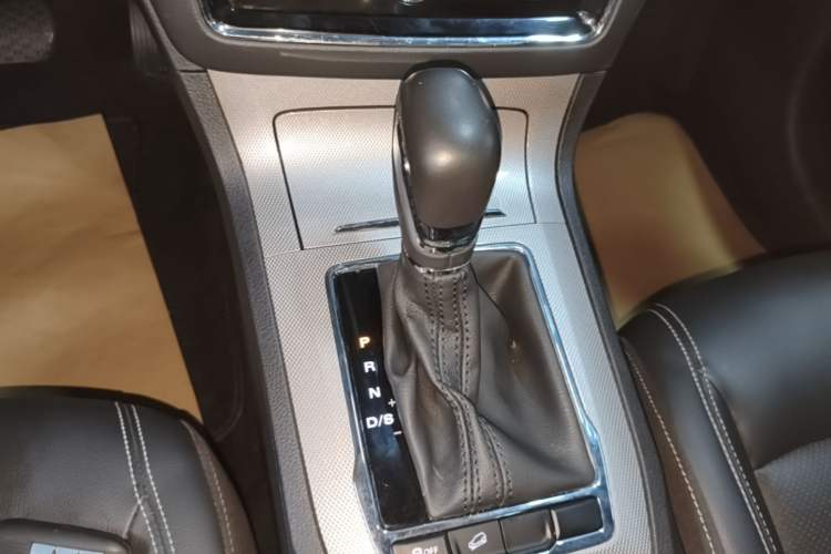 Used Roewe RX5 2020 20T Automatic 4G Connected Million Edition Gear Lever