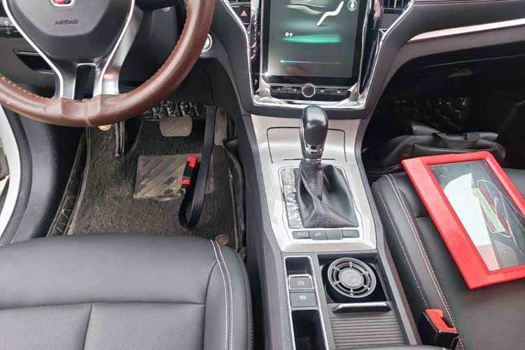 Used Roewe RX5 2020 20T Automatic 4G Connected Million Edition Gear Lever