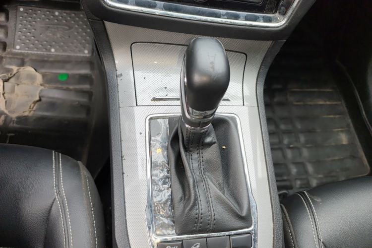 Used Roewe RX5 2020 20T Automatic 4G Connected Million Edition Gear Lever