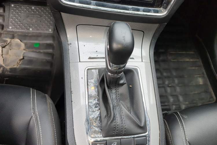 Used Roewe RX5 2020 20T Automatic 4G Connected Million Edition Gear Lever