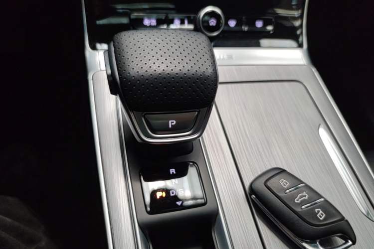 Used Roewe RX5 2020 PLUS 300TGI Automatic Ali National Trend Flagship Edition Gear Lever