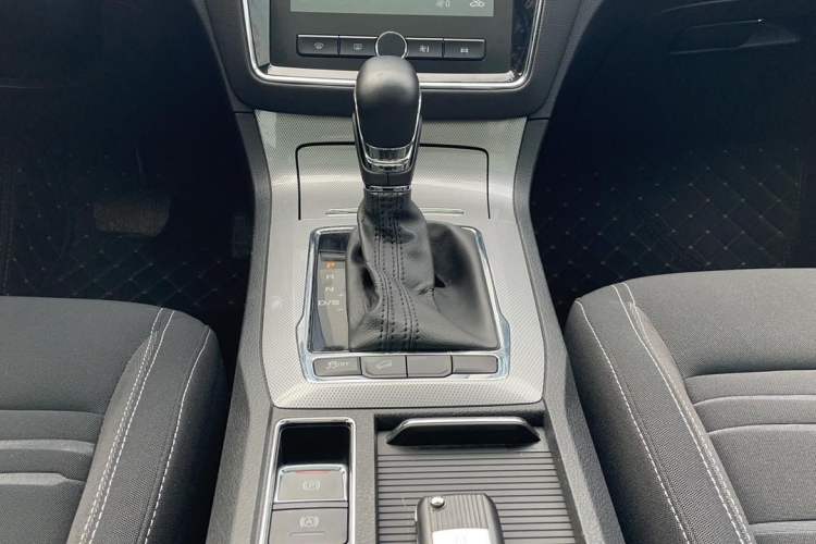 Used Roewe RX5 2020 20T Automatic 4G Connect Excellence Edition Gear Lever
