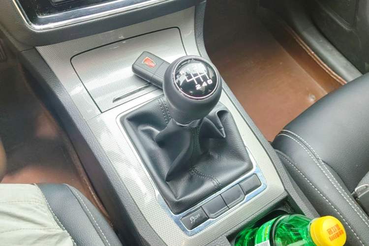 Used Roewe RX5 2020 20T Manual 4G Connect Super-Luxury Flagship Edition Gear Lever