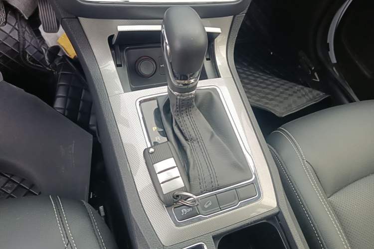 Used Roewe RX5 2020 20T Automatic 4G Connect Superior Flagship Edition Gear Lever