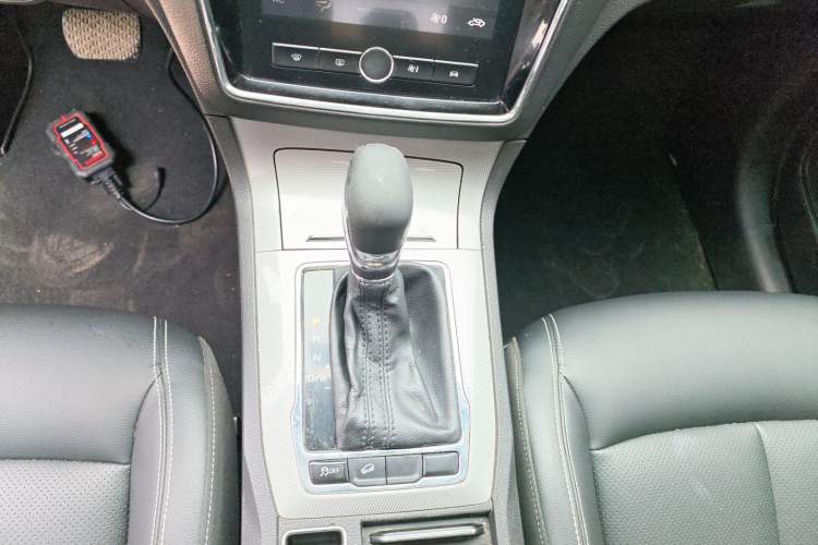Used Roewe RX5 2020 20T Automatic 4G Connected Million Edition Gear Lever