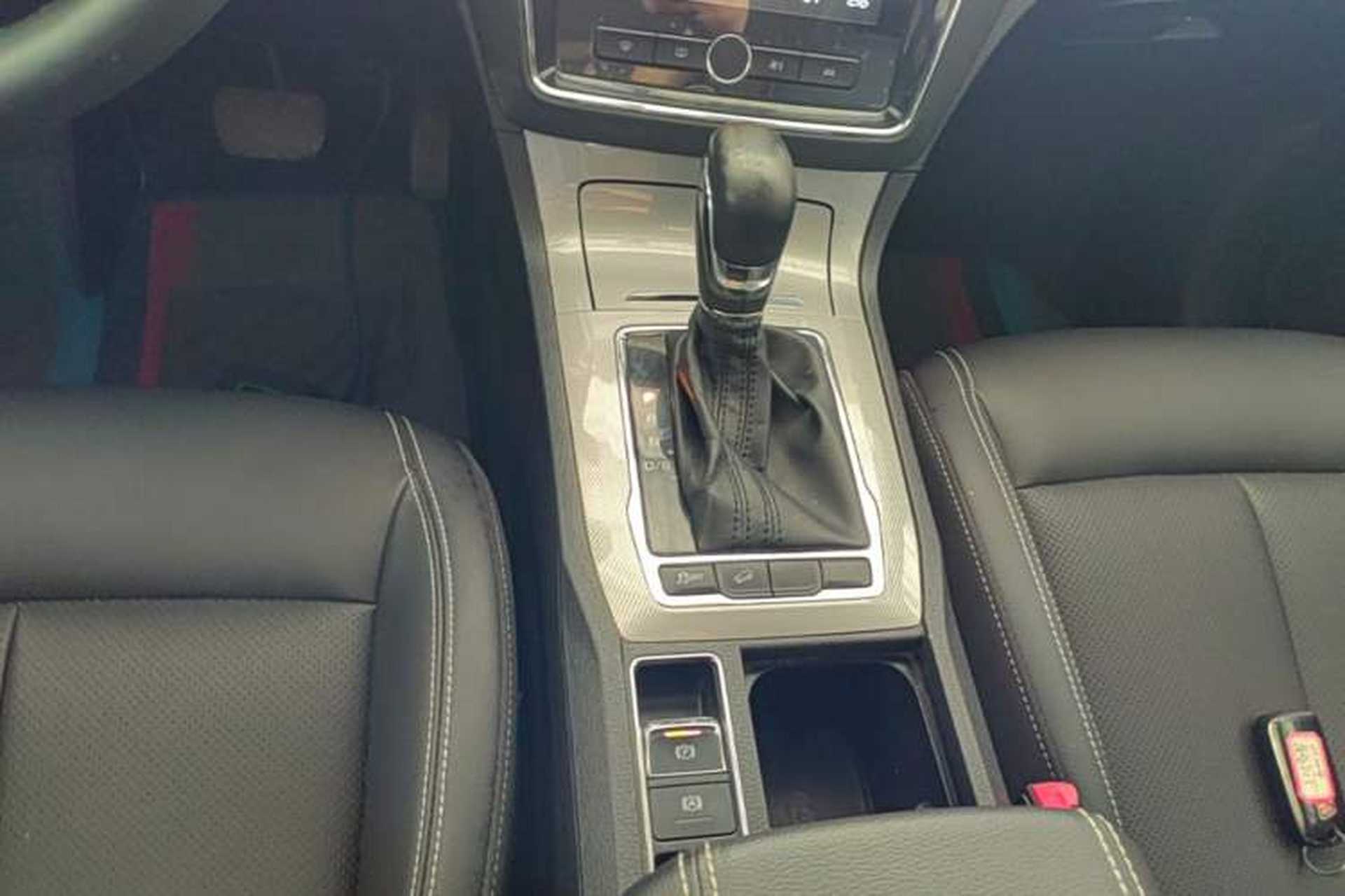 Used Roewe RX5 2020 20T Automatic 4G Connected Million Edition Gear Lever