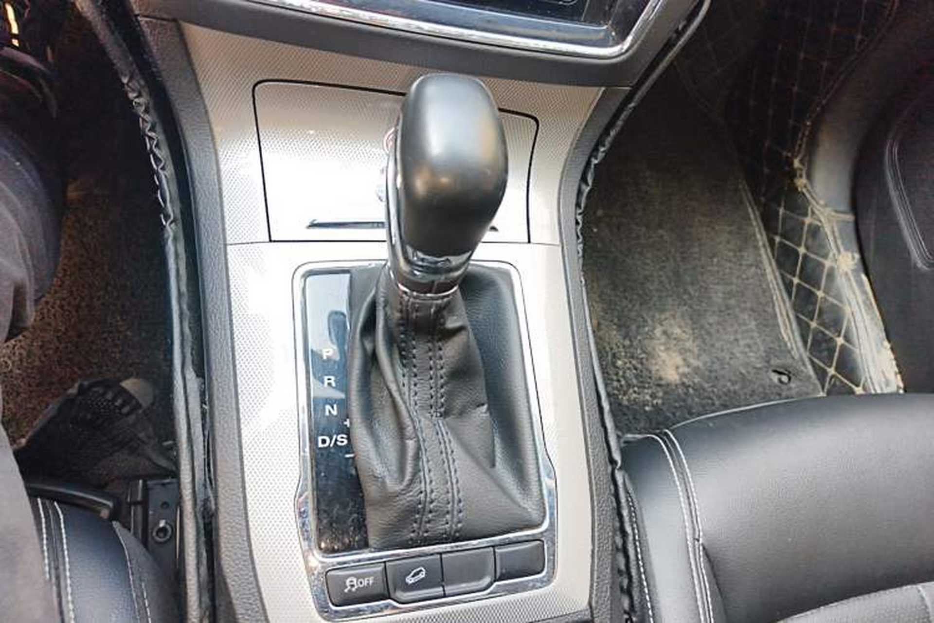Used Roewe RX5 2020 20T Automatic 4G Connected Million Edition Gear Lever