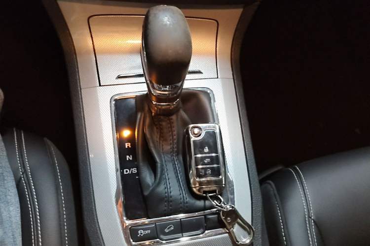 Used Roewe RX5 2020 20T Automatic 4G Connected Million Edition Gear Lever