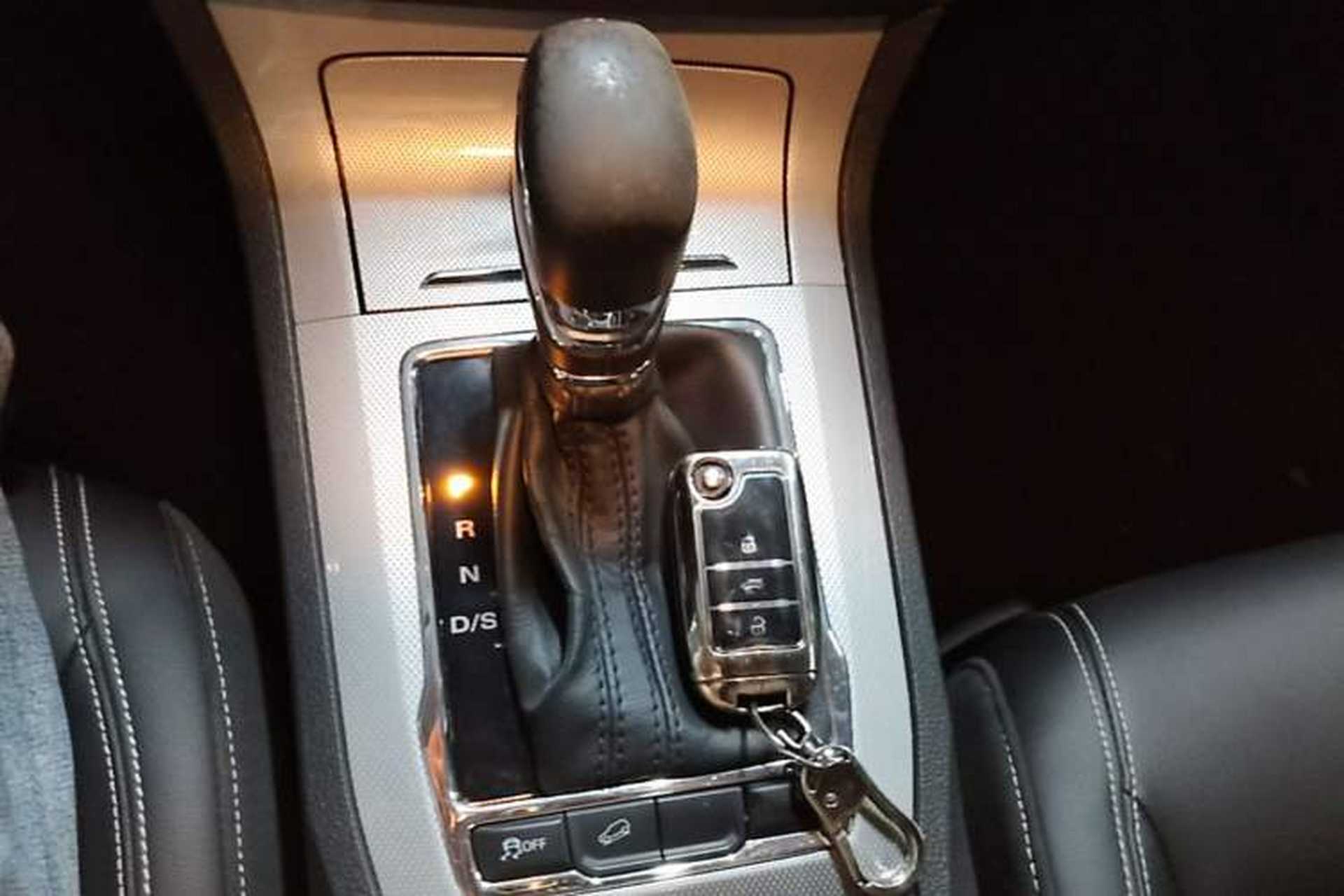 Used Roewe RX5 2020 20T Automatic 4G Connected Million Edition Gear Lever