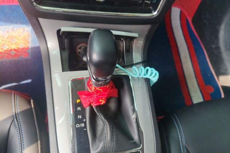 Used Roewe RX5 2020 20T Automatic 4G Connected Million Edition Gear Lever