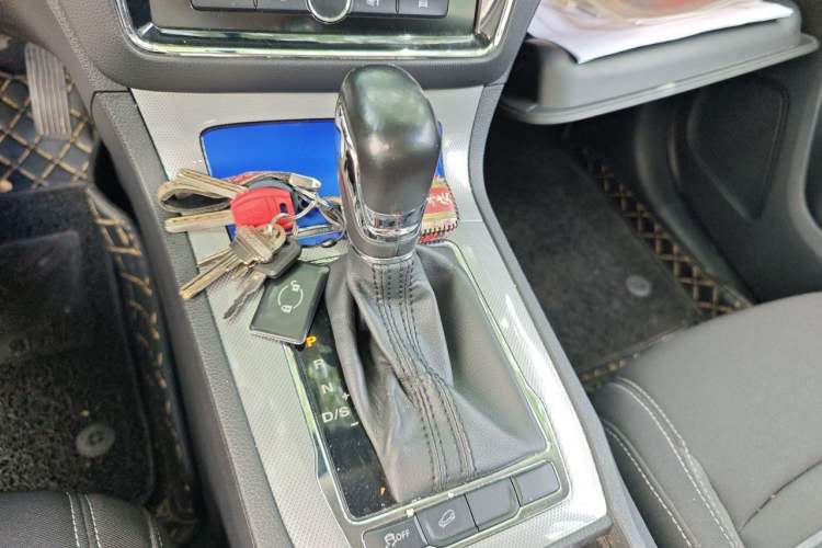 Used Roewe RX5 2020 20T Automatic 4G Connect Excellence Edition Gear Lever