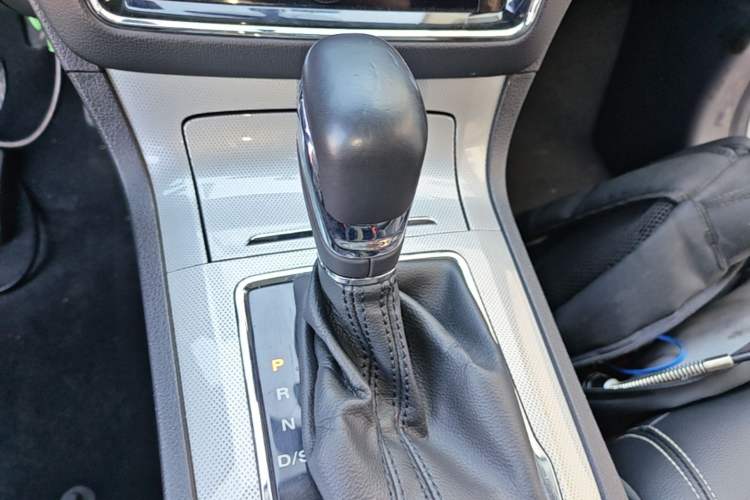Used Roewe RX5 2020 20T Automatic 4G Connected Million Edition Gear Lever