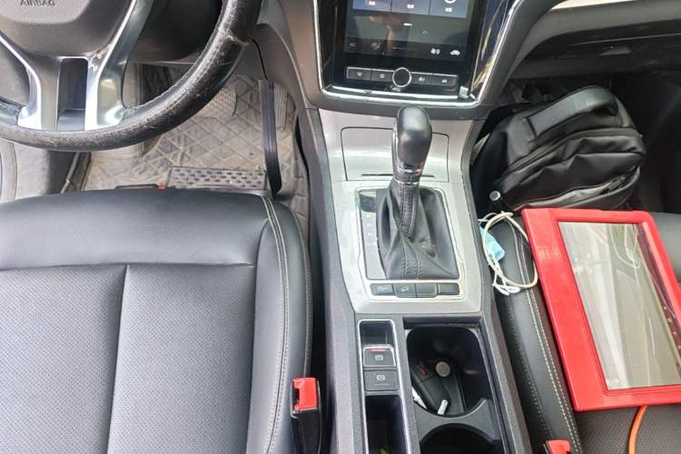 Used Roewe RX5 2020 20T Automatic 4G Connected Million Edition Gear Lever