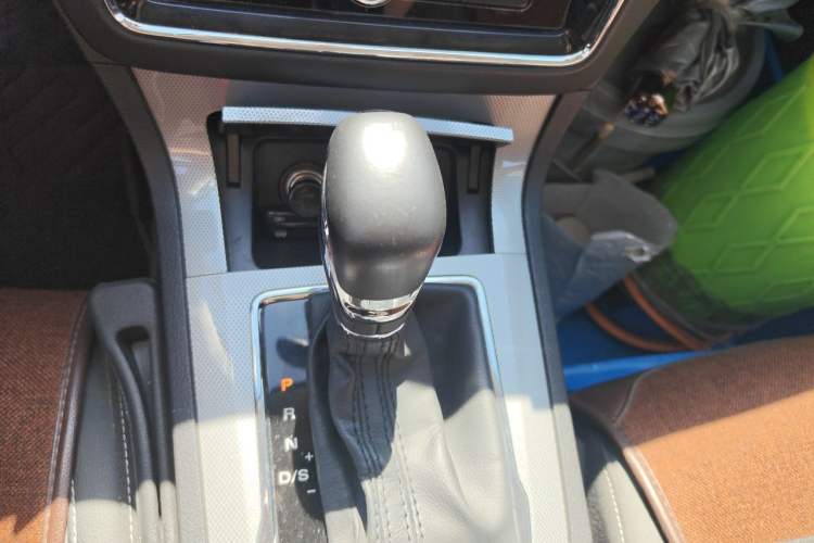 Used Roewe RX5 2020 20T Automatic 4G Connect Superior Flagship Edition Gear Lever