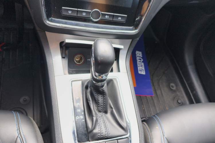 Used Roewe RX5 2020 20T Automatic 4G Connected Million Edition Gear Lever