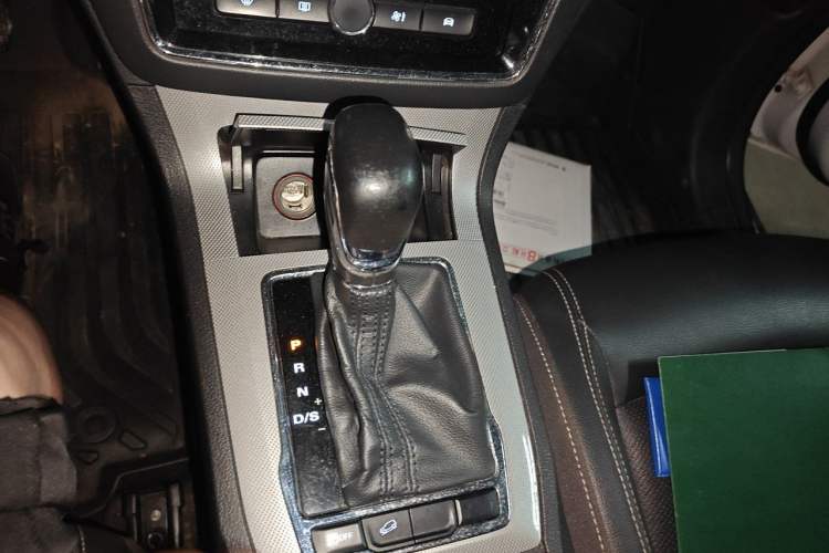 Used Roewe RX5 2020 20T Automatic 4G Connect Superior Flagship Edition Gear Lever