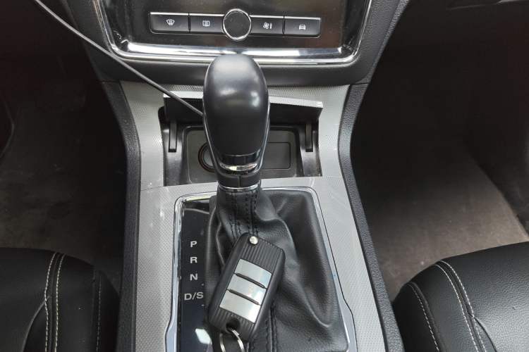Used Roewe RX5 2020 20T Automatic 4G Connected Million Edition Gear Lever