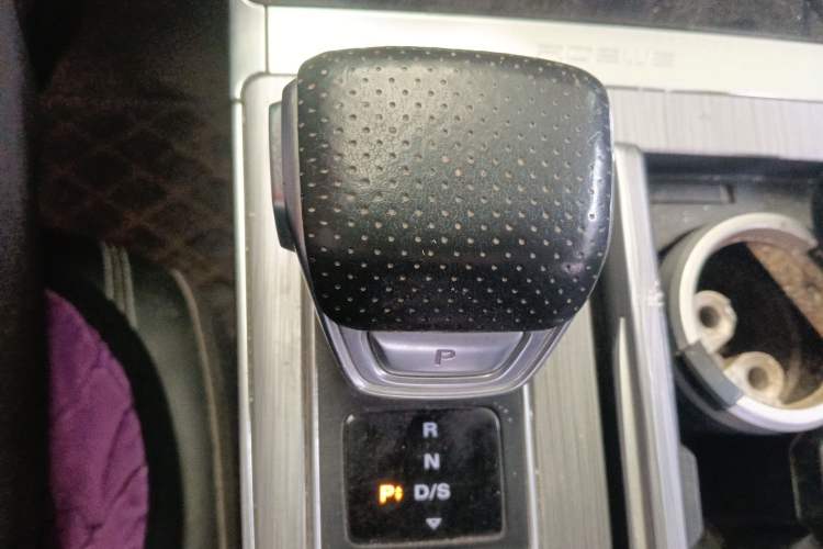 Used Roewe RX5 2020 PLUS 300TGI Automatic Ali National Style Luxury Edition Gear Lever