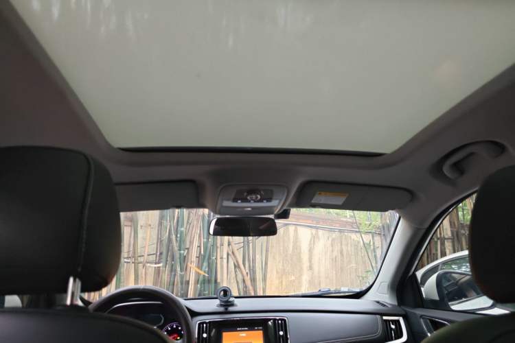 Used Roewe RX5 2020 20T Automatic 4G Connected Million Edition Headliner
