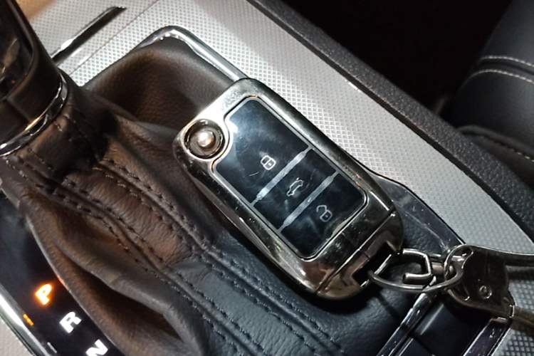 Used Roewe RX5 2020 20T Automatic 4G Connected Million Edition Interior 1
