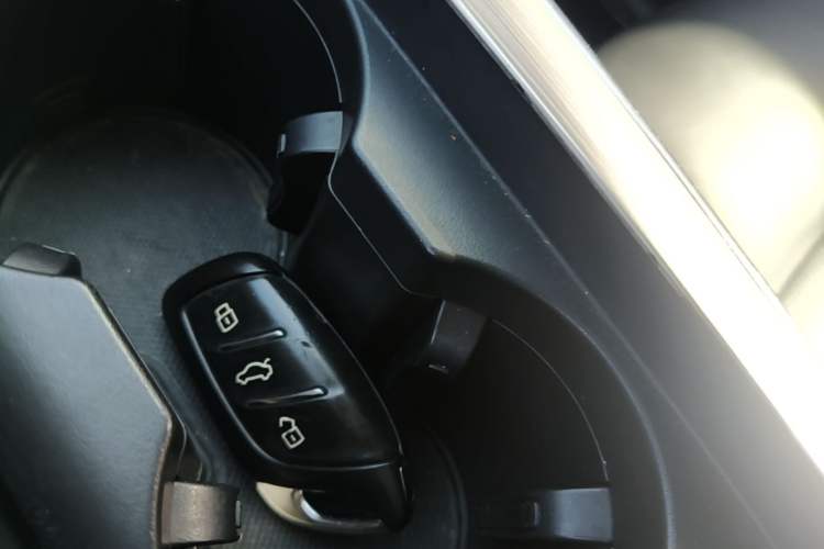 Used Roewe RX5 2020 PLUS 300TGI Automatic Ali National Style Luxury Edition Interior 1