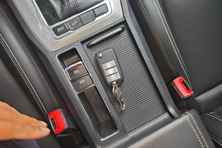 Used Roewe RX5 2020 20T Automatic 4G Connected Million Edition Interior 1