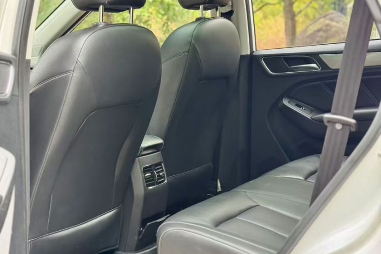 Used Roewe RX5 2020 20T Automatic 4G Connected Million Edition Interior 2