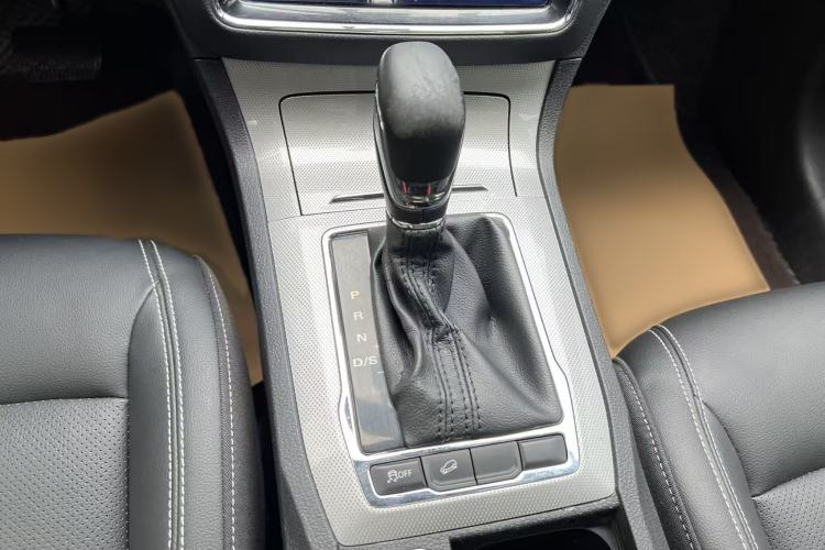 Used Roewe RX5 2020 20T Automatic 4G Connected Million Edition Interior 3