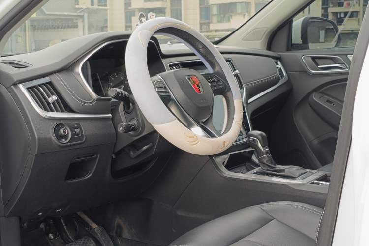 Used Roewe RX5 2020 20T Automatic 4G Connected Million Edition Interior 3
