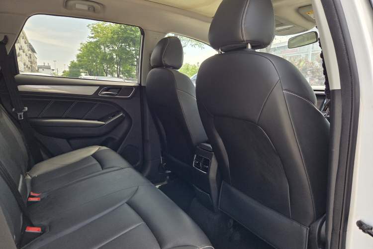 Used Roewe RX5 2020 20T Automatic 4G Connected Million Edition Interior 4