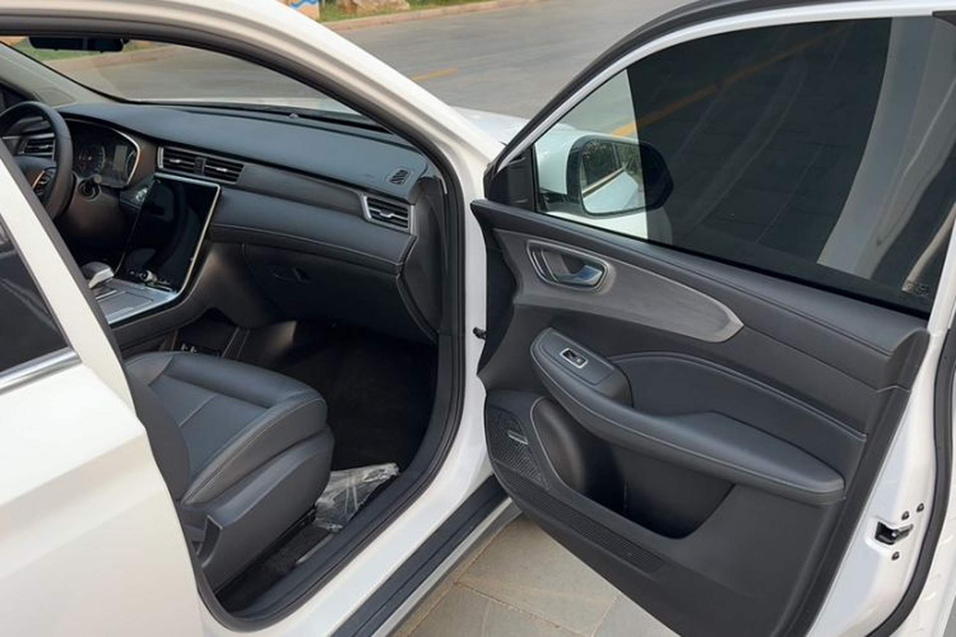 Used Roewe RX5 2020 PLUS 300TGI Automatic Ali New Year Special Edition Interior 5