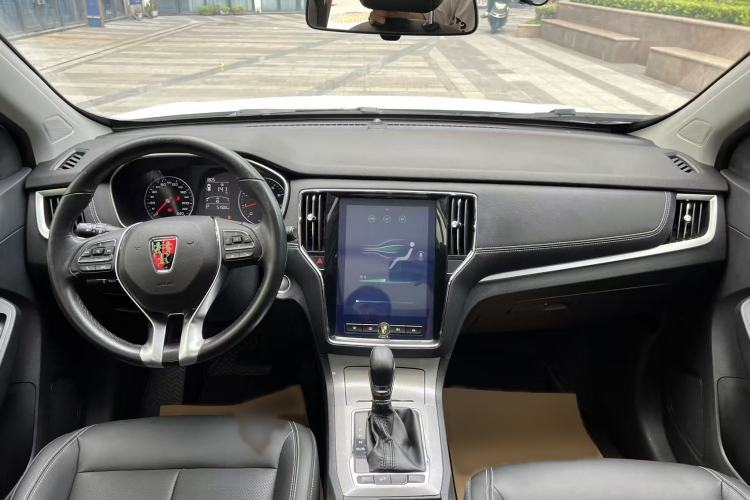 Used Roewe RX5 2020 20T Automatic 4G Connected Million Edition Interior 6