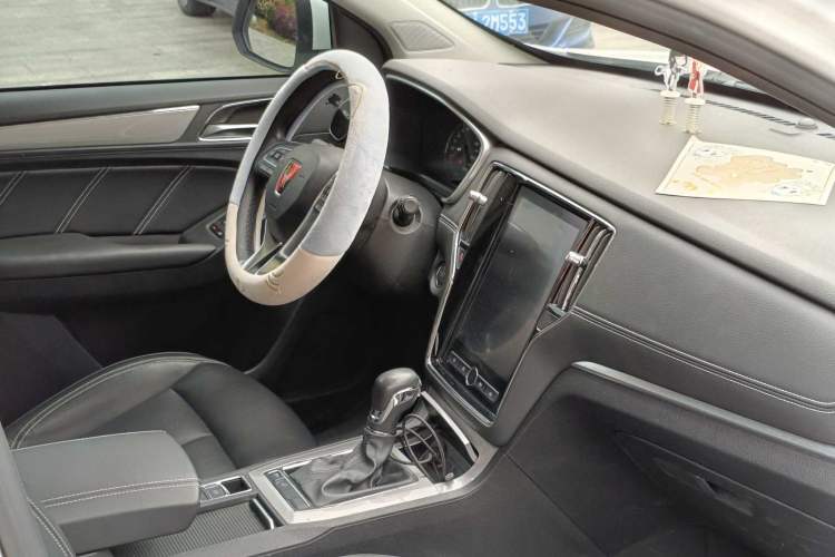 Used Roewe RX5 2020 20T Automatic 4G Connected Million Edition Interior 9