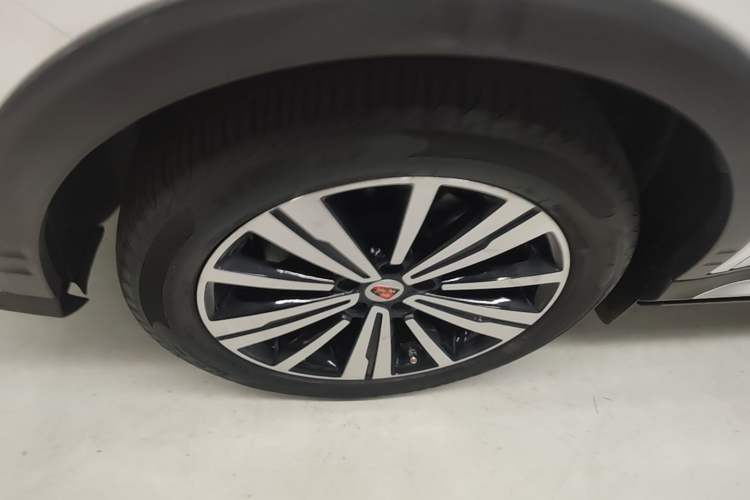 Used Roewe RX5 2020 20T Automatic 4G Connect Superior Flagship Edition Left Front Wheel Hub